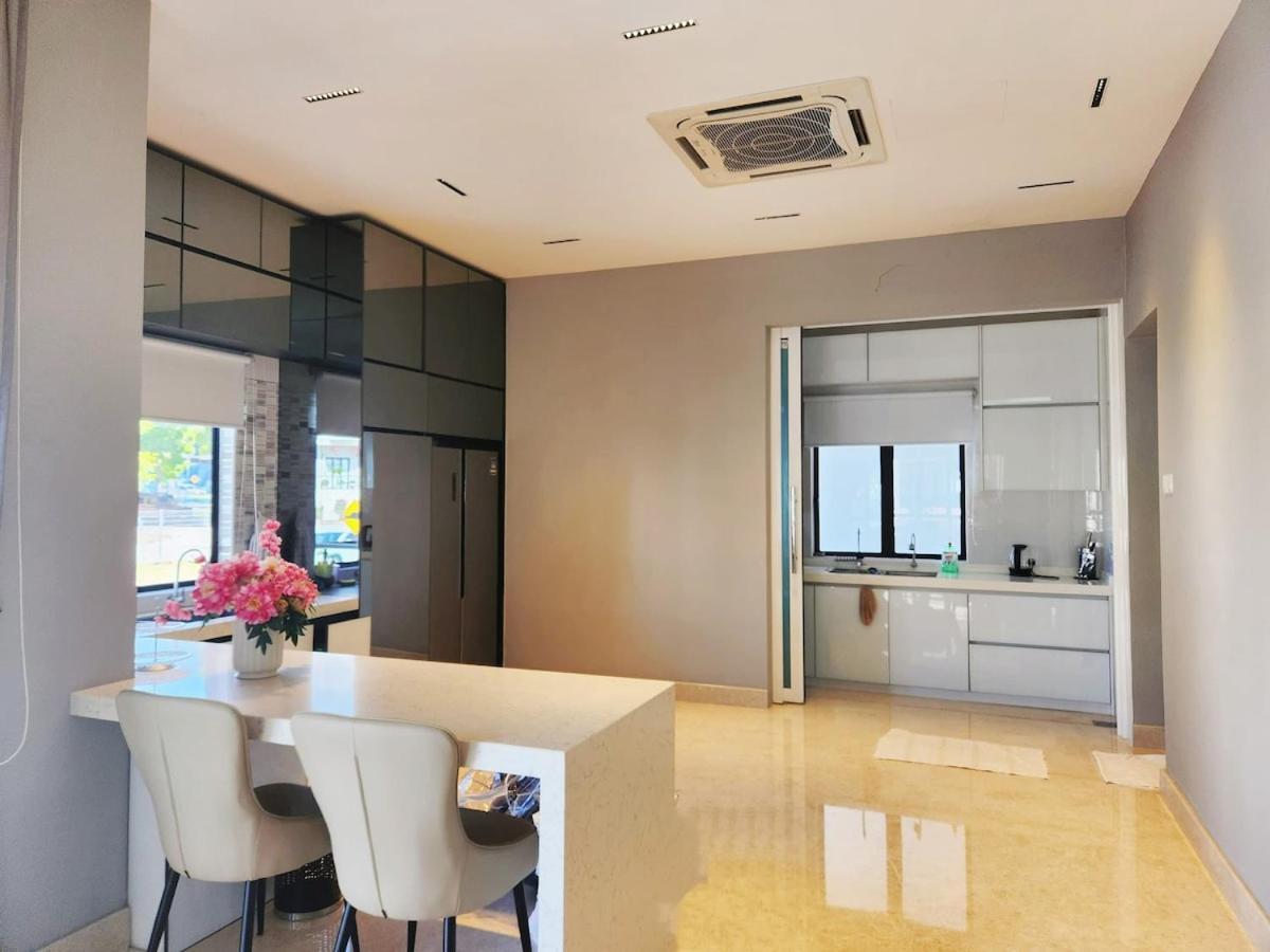Rumah percutian Botani Nardine Luxury Semi D 5br5bath19pax Ipoh
