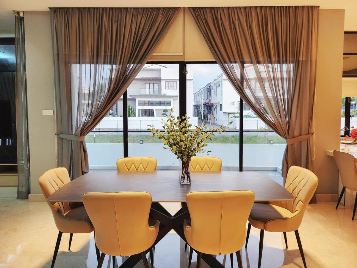 Botani Nardine Luxury Semi D 5br5bath19pax *