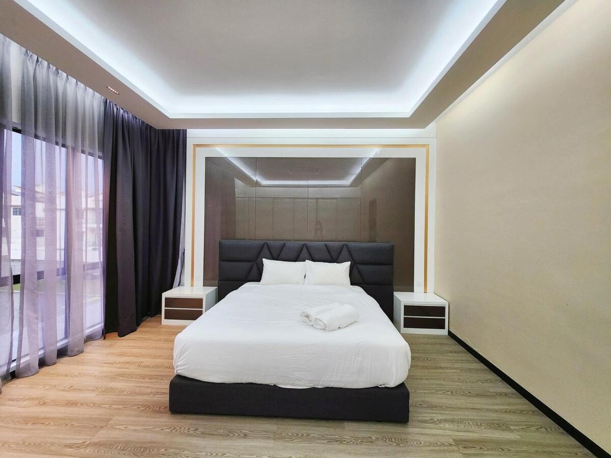 Botani Nardine Luxury Semi D 5br5bath19pax *