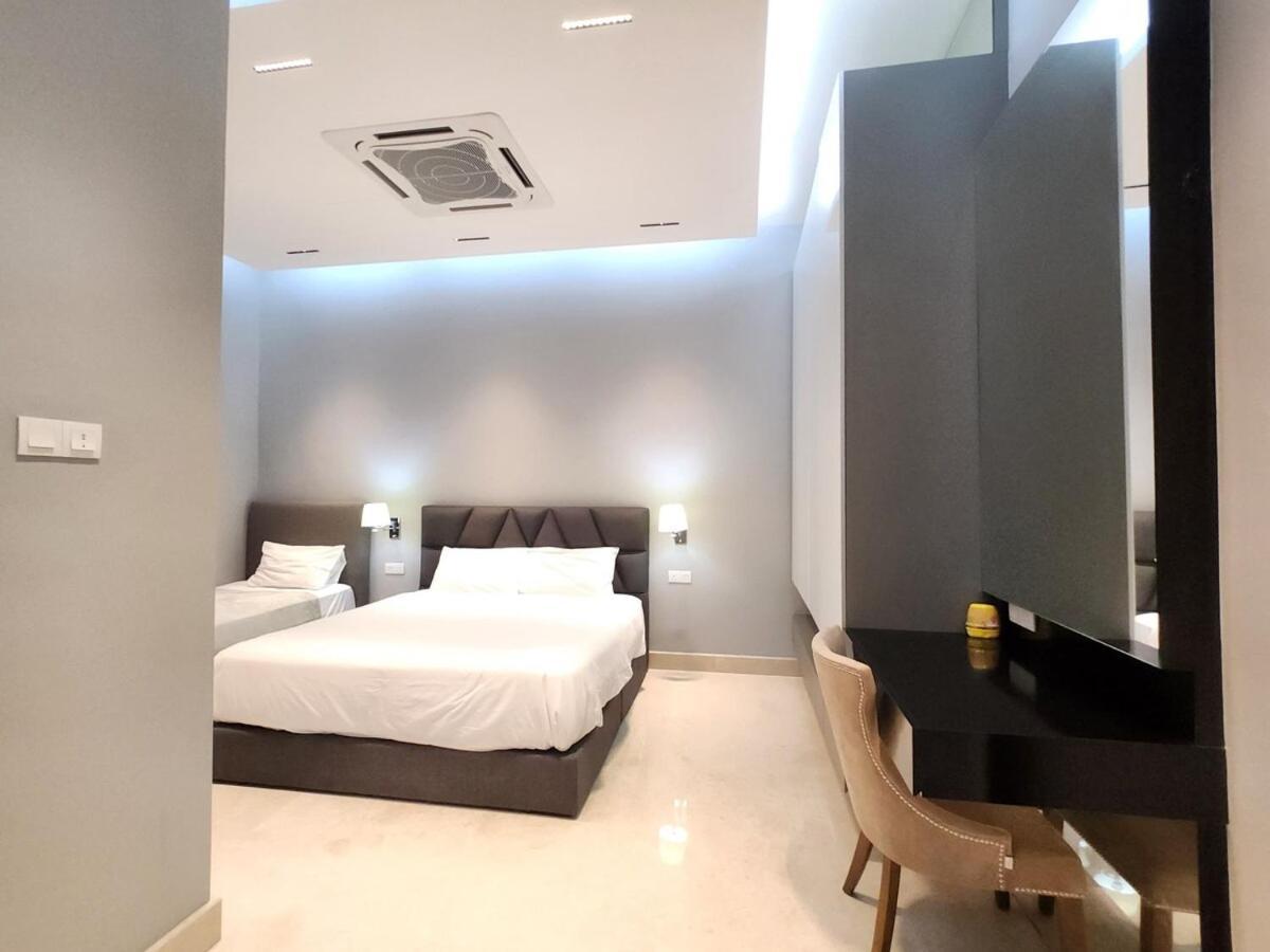 Botani Nardine Luxury Semi D 5br5bath19pax *