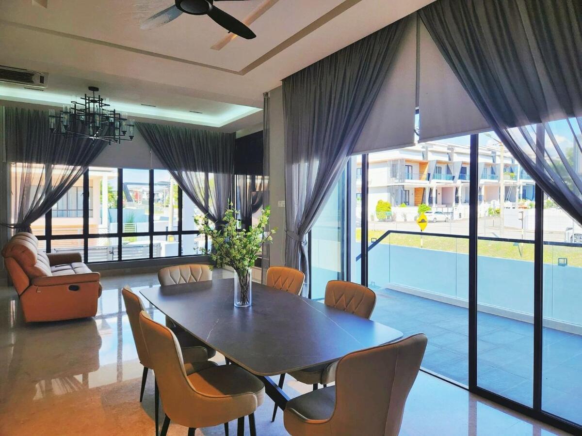 Botani Nardine Luxury Semi D 5br5bath19pax *