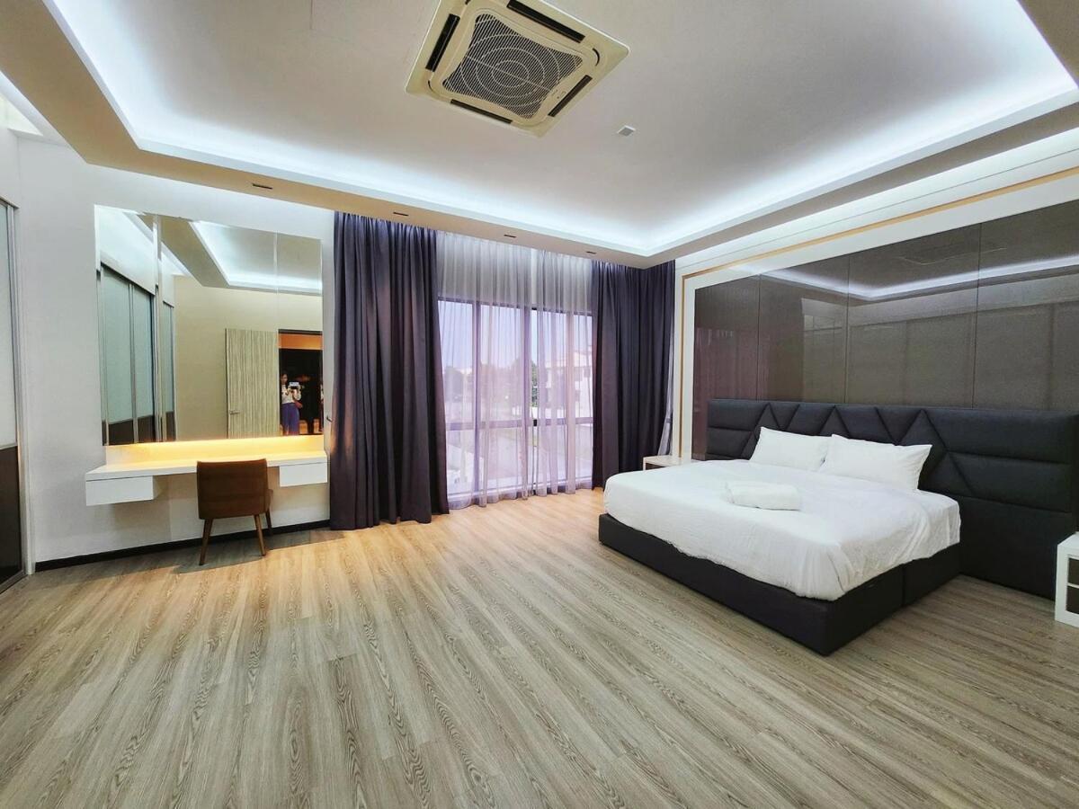 Botani Nardine Luxury Semi D 5br5bath19pax